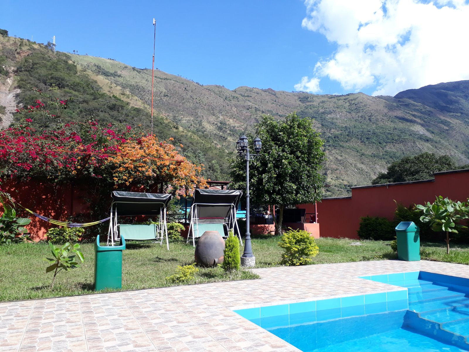 Rondreis Peru, zwembad in Santa Maria