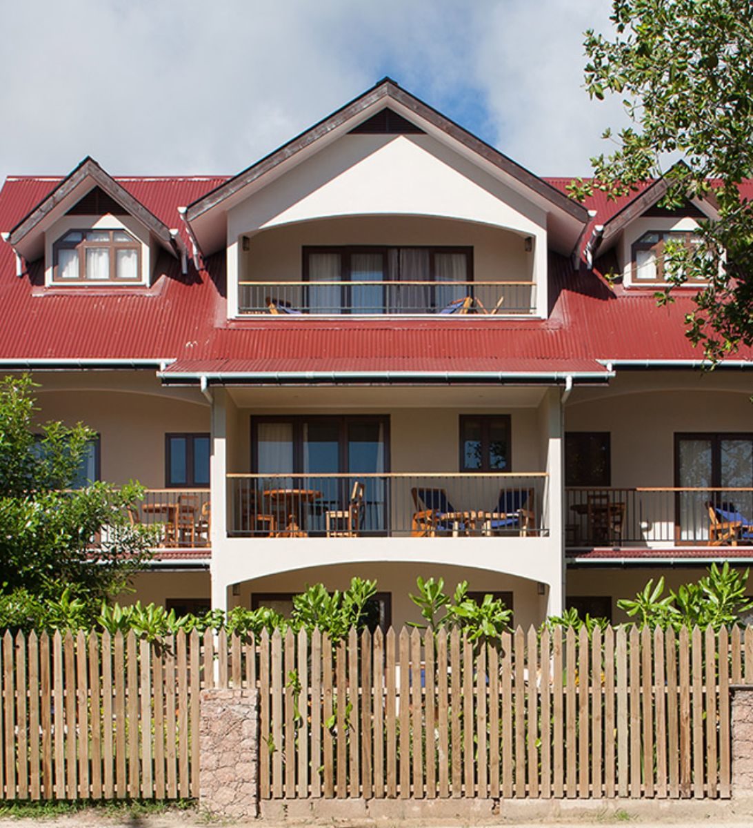 Rondreis Seychellen, Praslin, L'Hirondelle Self Catering Guesthouse, vooraanzicht guesthouse