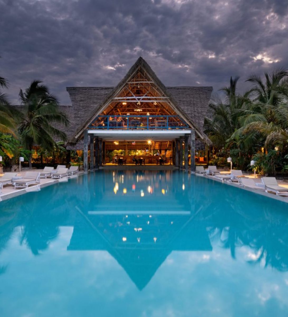 Rondreis Tanzania, Zanzibar, Fun Beach Resort, buitenaanzicht