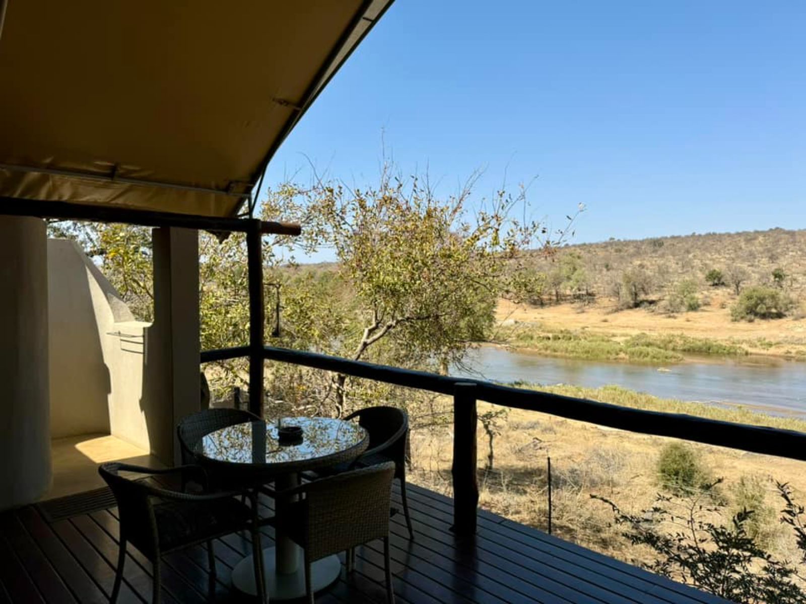 Rondreis Zuid-Afrika, Balule Game Reserve, Nyati Game Lodge, balkon met uitzicht