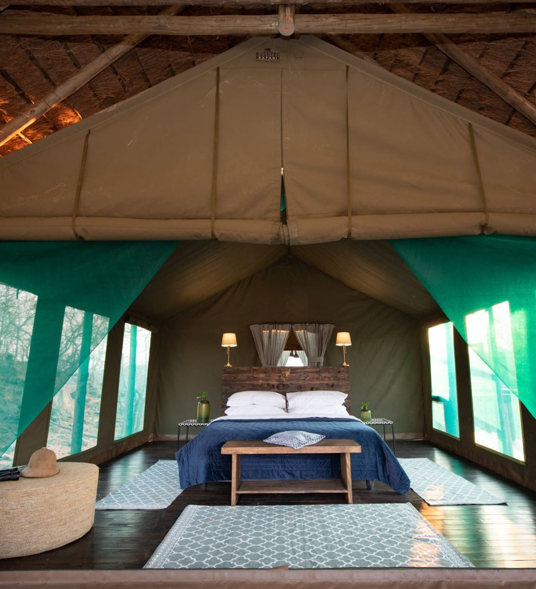 Rondreis Zuid-Afrika, Balule Game Reserve, Parsons Hilltop Safari Camp, vooraanzicht bed