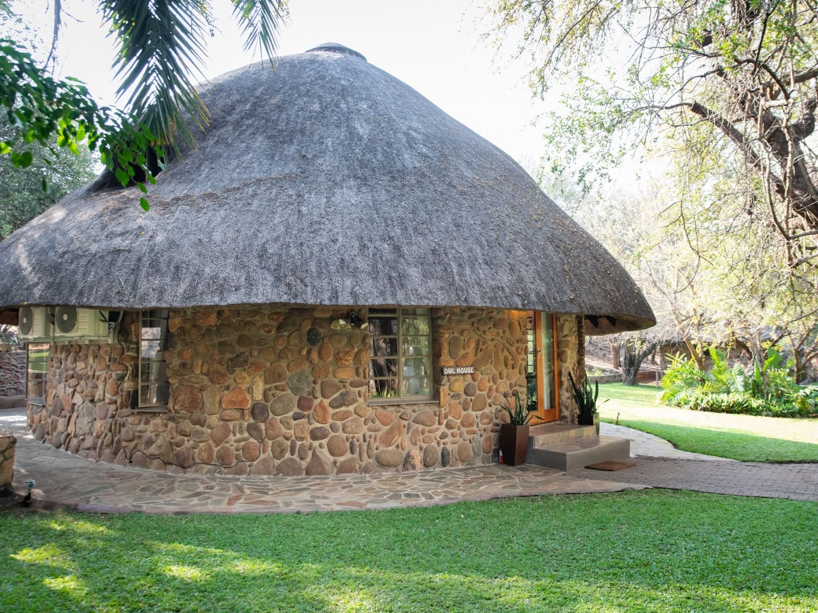 Rondreis Zuid-Afrika, Hoedspruit, Blyde River Wilderness lodge, buitenaanzicht ronde lodge