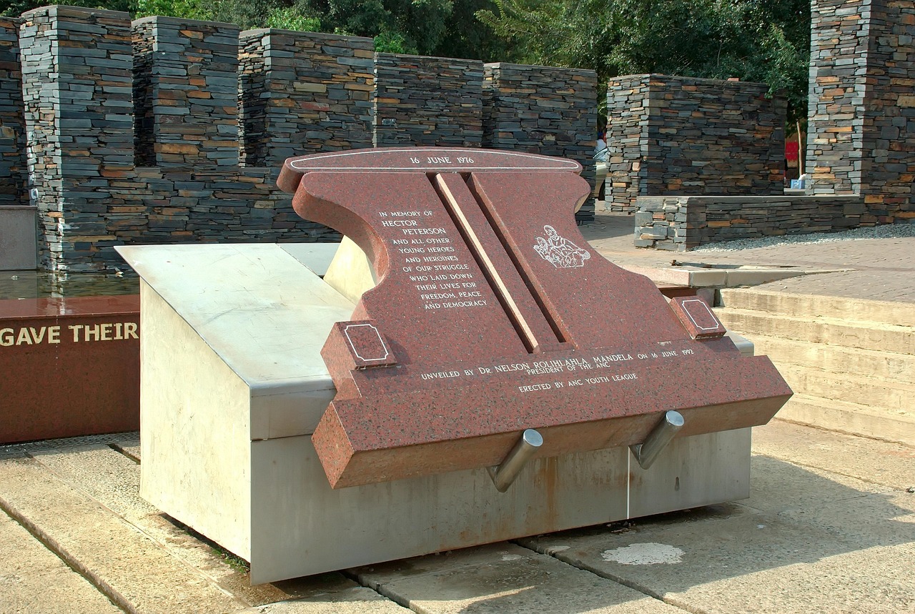 Rondreis Zuid-Afrika, Johannesburg, Hector Pieterson gedenksteen in Soweto