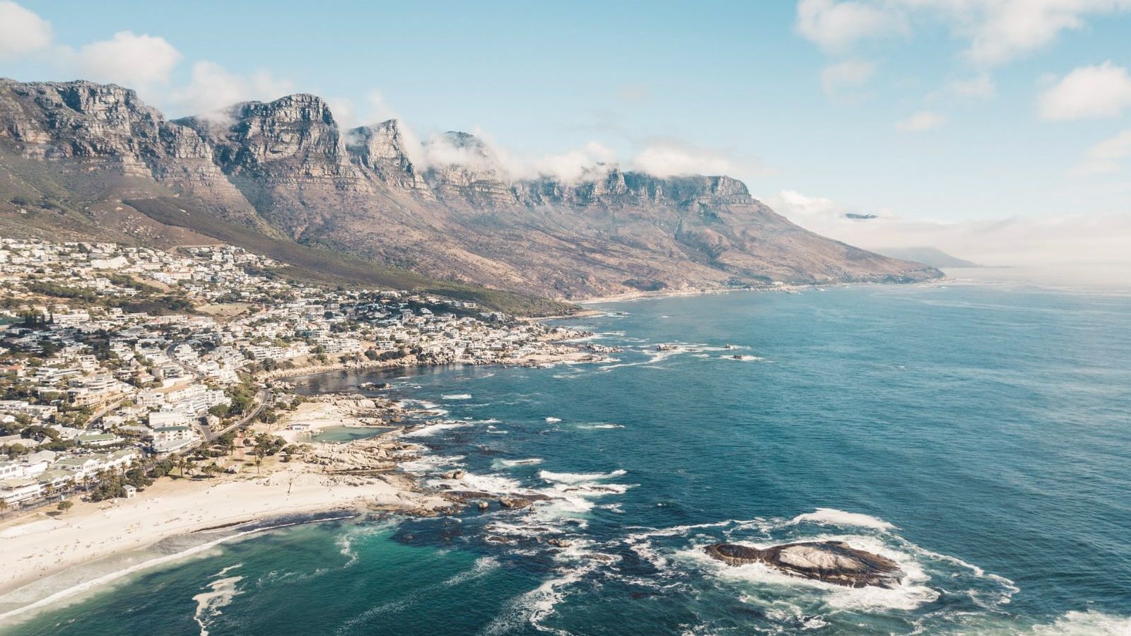 Rondreis Zuid- Afrika, Kaapstad, stad, strand, zee en bergen bovenzicht