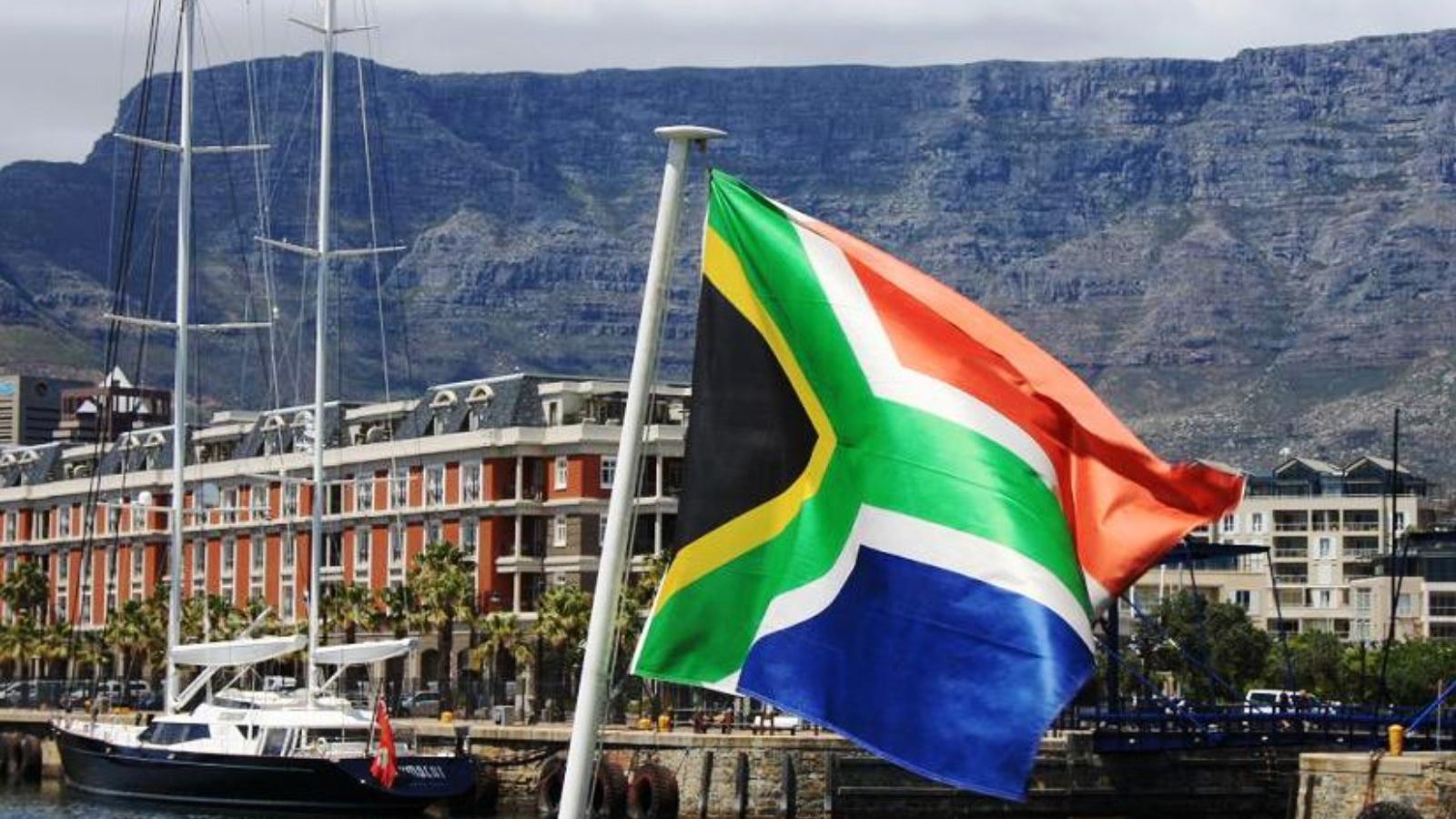 Rondreis Zuid- Afrika, Kaapstad, vlag met stad op achtergrond