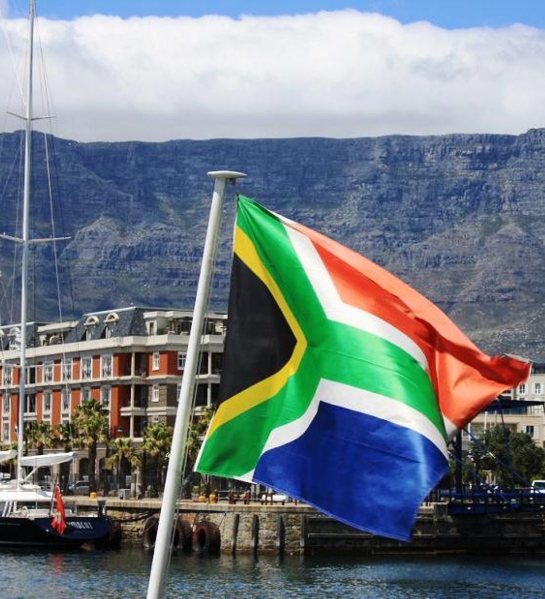 Rondreis Zuid- Afrika, Kaapstad, vlag met stad op achtergrond