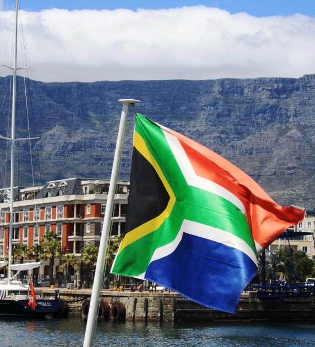 Rondreis Zuid- Afrika, Kaapstad, vlag met stad op achtergrond