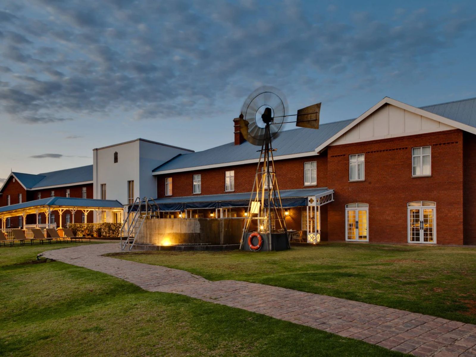 Rondreis Zuid-Afrika, Kimberley, Protea Hotel, buitenaanzicht hotel