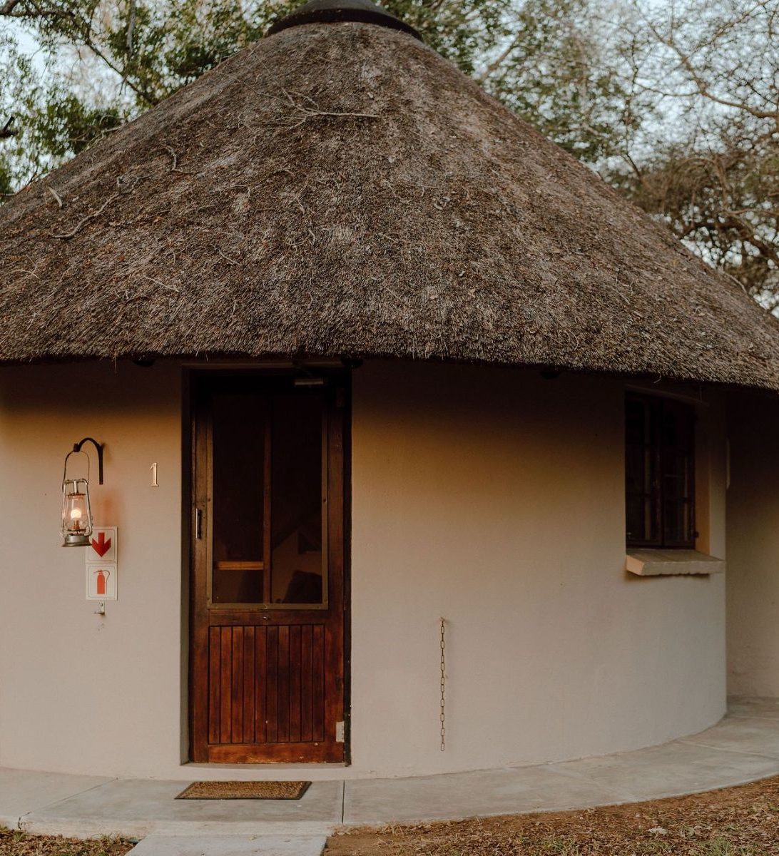 Rondreis Zuid-Afrika, Kruger - Klaserie Private Nature Reserve, Nyala Safari Lodge, buitenaanzicht lodge