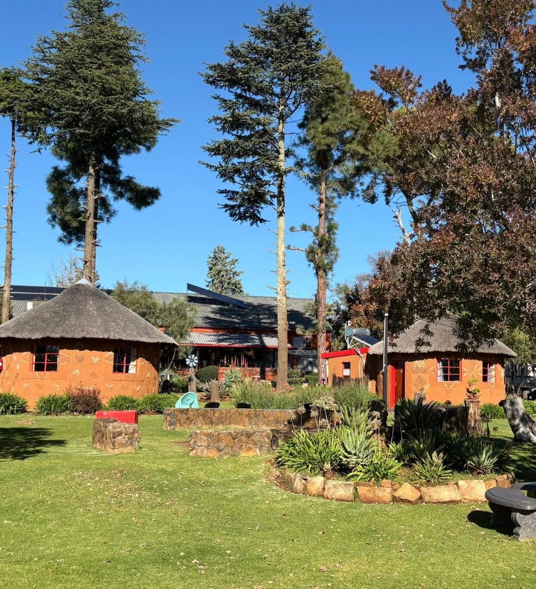 Rondreis Zuid-Afrika, Lesotho, Malealea, Malealea Lodge, buitenaanzicht