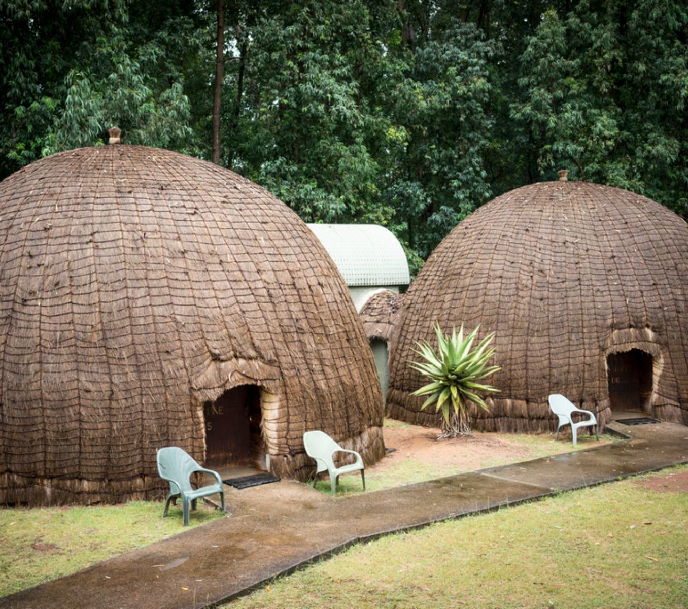 Rondreis Zuid-Afrika, Lobamba, Milwane Bee-Hive, buitenaanzicht lodge