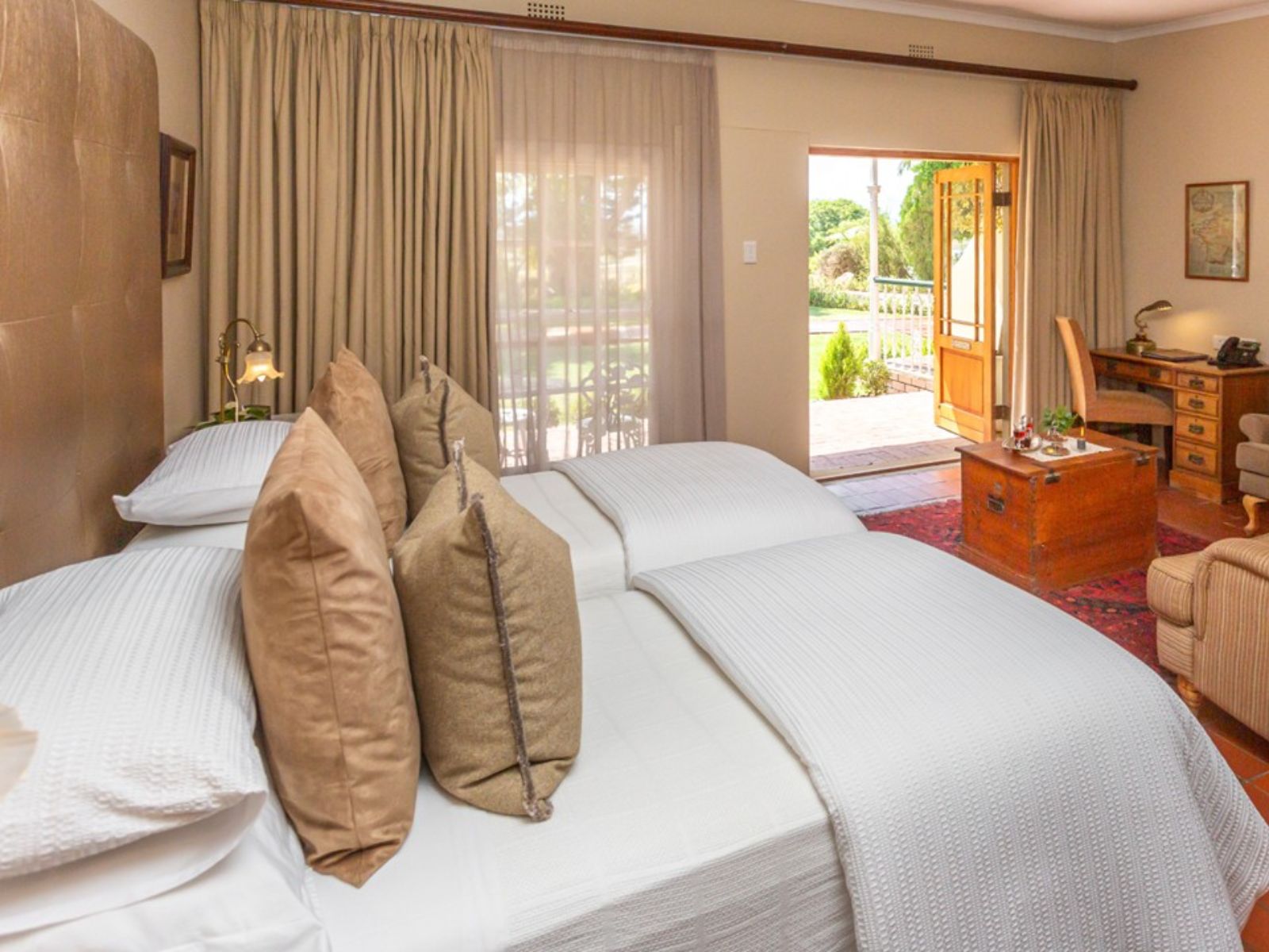Rondreis Zuid-Afrika, Oudtshoornm, La Plume Guest House, linkerzijde slaapkamer
