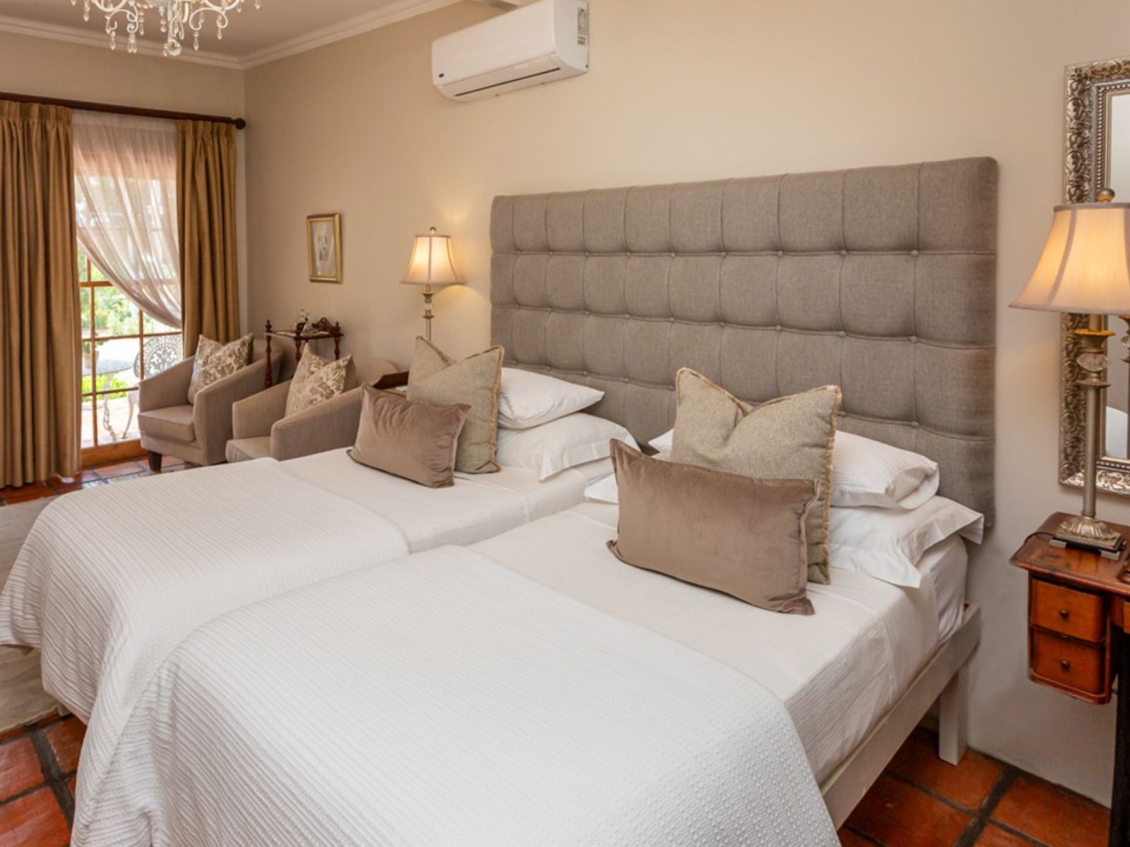 Rondreis Zuid-Afrika, Oudtshoornm, La Plume Guest House, rechterzijde slaapkamer