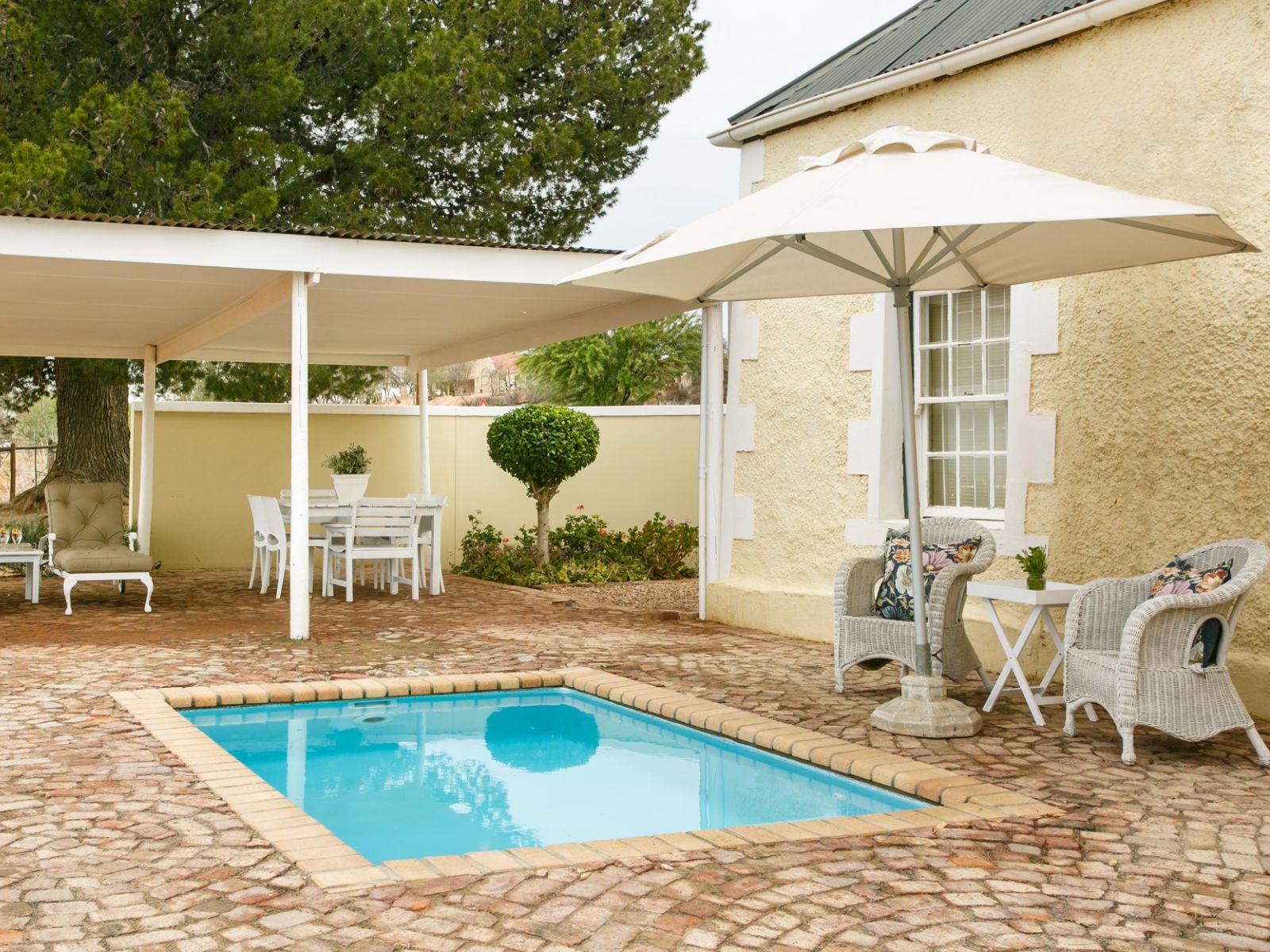 Rondreis Zuid-Afrika, Oudtshoornm, La Plume Guest House, zwembad