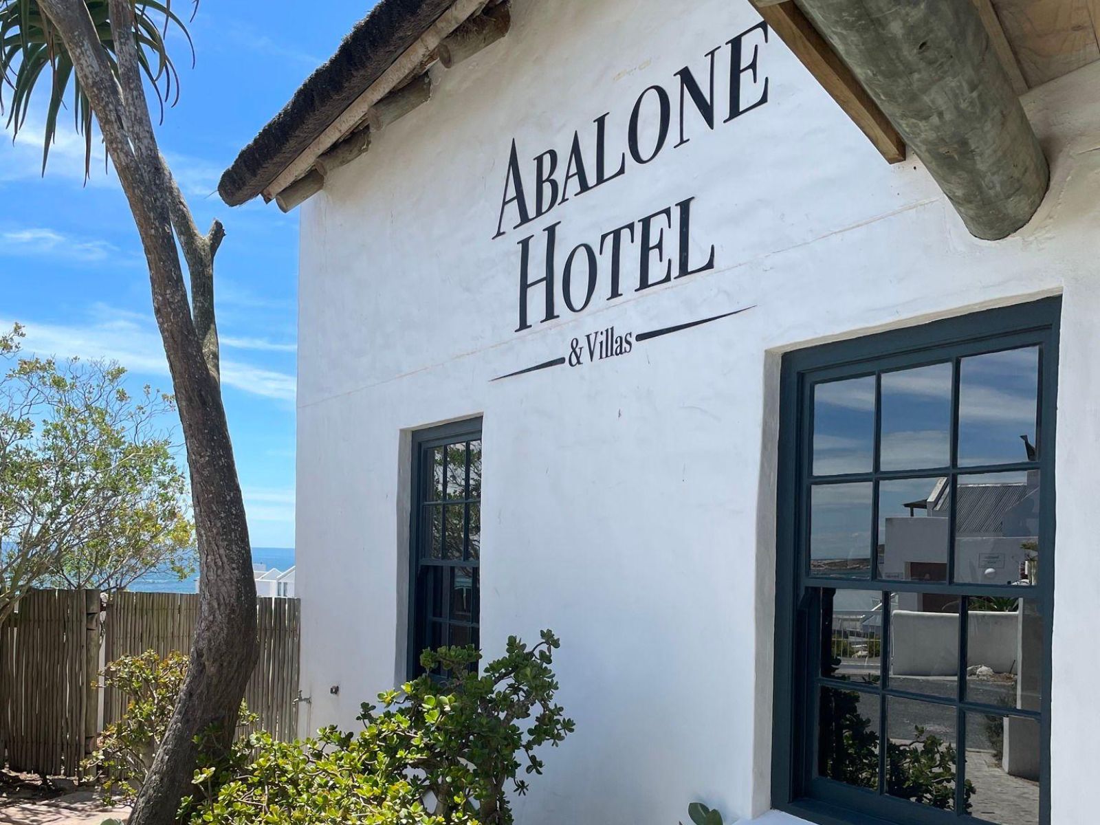 Rondreis Zuid-Afrika, Paternoster, Abalone Hotel & Villas, vooraanzicht hotel