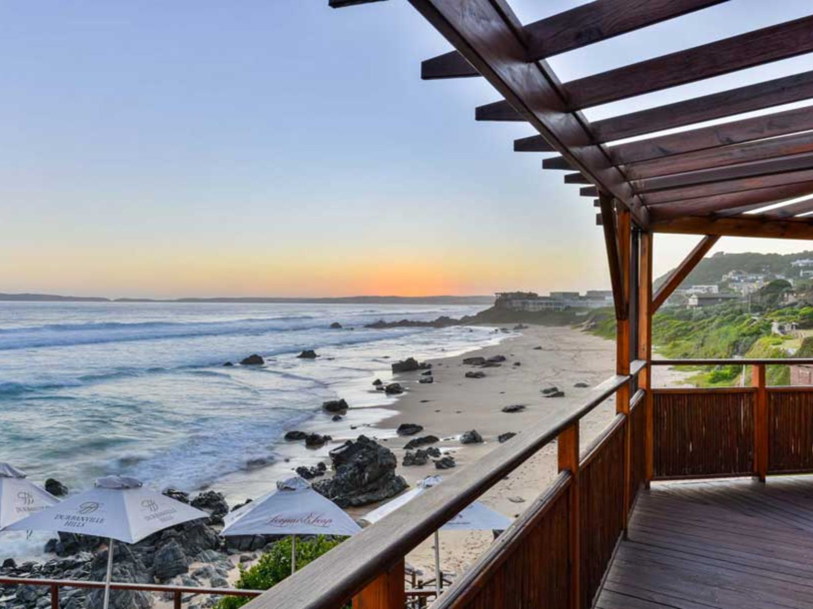 Rondreis Zuid-Afrika, Plettenberg Bay, Singing Kettle Beach Lodge, uizicht op het strand