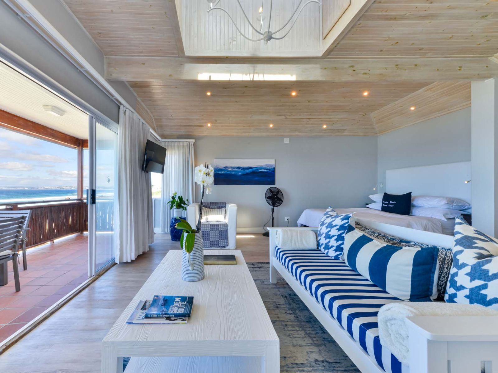 Rondreis Zuid-Afrika, Plettenberg Bay, Singing Kettle Beach Lodge, zijaanzicht honeymoon kamer