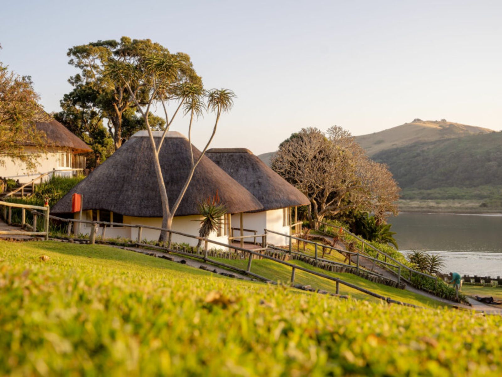Rondreis Zuid-Afrika, Port St. John, Umngazi River Bungalows, buitenaanzicht bungalow
