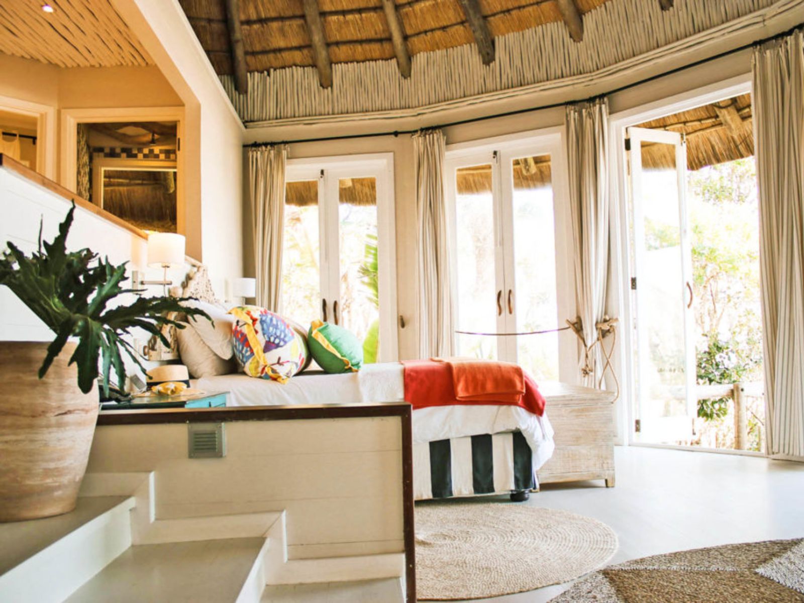 Rondreis Zuid-Afrika, Port St. John, Umngazi River Bungalows, zijaanzicht bed
