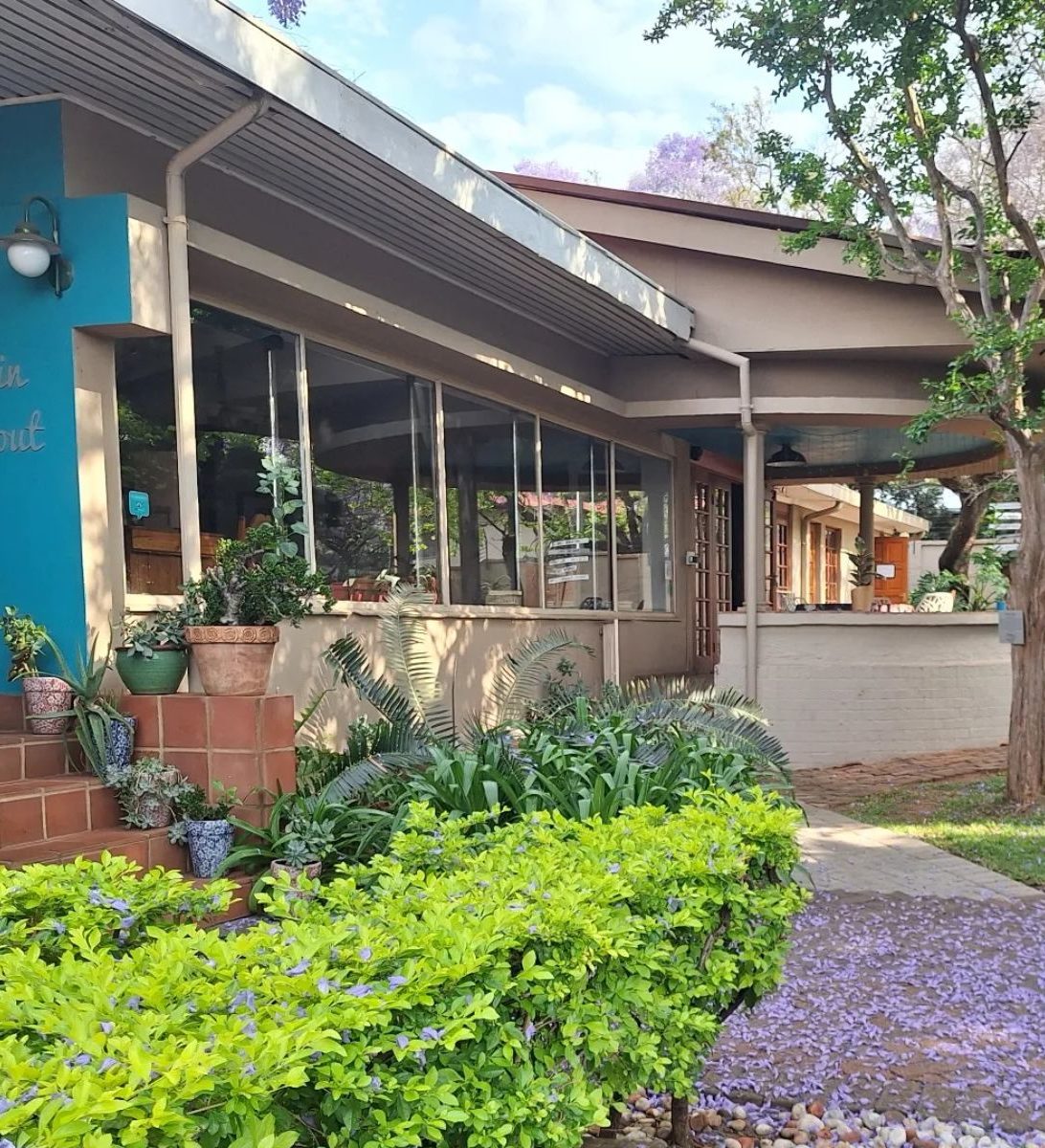 Rondreis Zuid-Afrika, Pretoria, 3 @ Marion Guesthouse, zijaanzicht ingang guest house