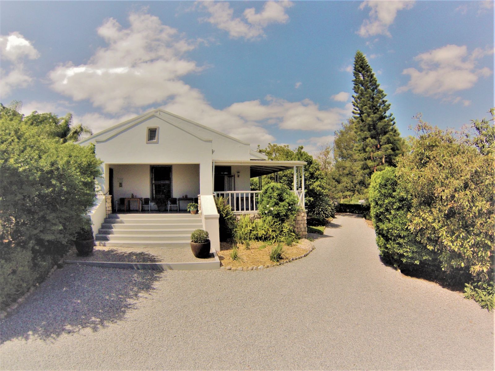 Rondreis Zuid-Afrika, Swellendam, Swellendam Country Lodge, buitenaanzicht lodge