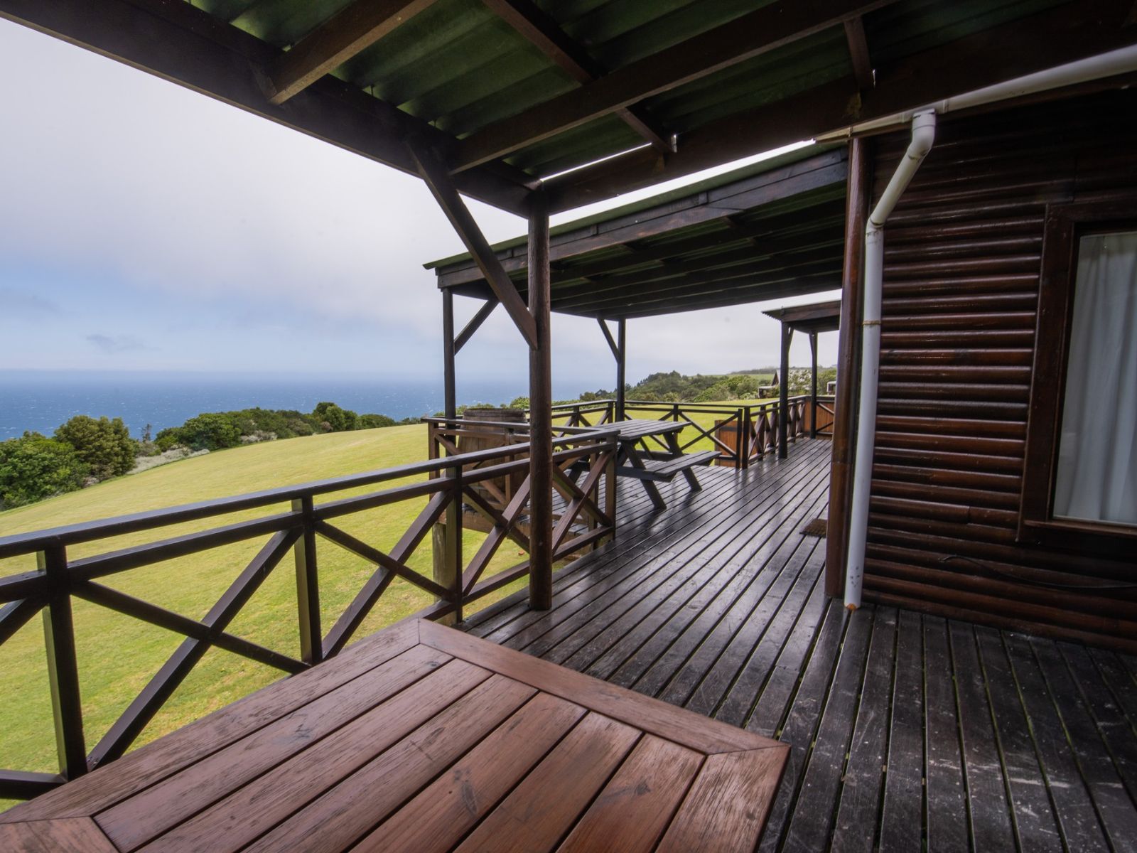 Rondreis Zuid-Afrika, Tsitsikamma, Misty Mountain Reserve, balkon met uitzicht