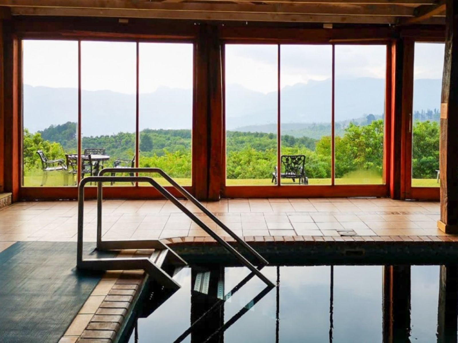 Rondreis Zuid-Afrika, Tzaneen, Coach House Hotel & Spa, binnenzwembad
