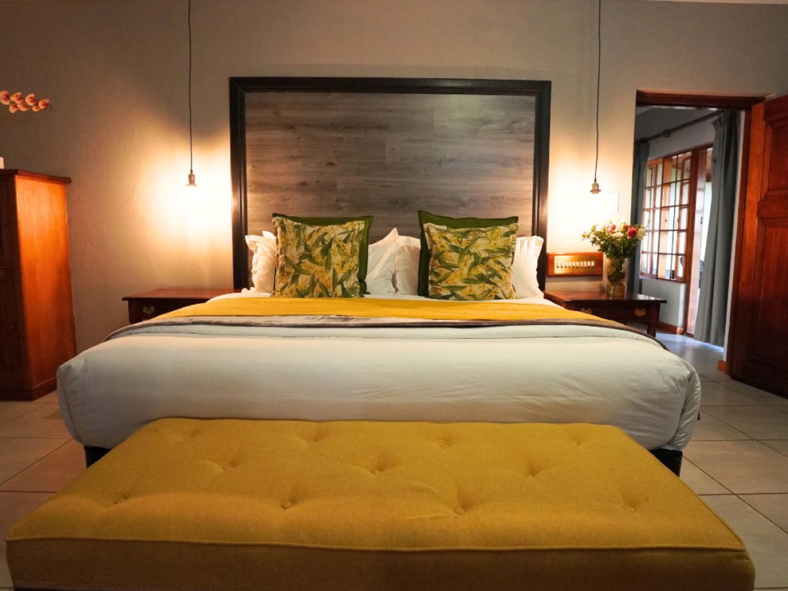 Rondreis Zuid-Afrika, Tzaneen, Coach House Hotel & Spa, vooraanzicht bed