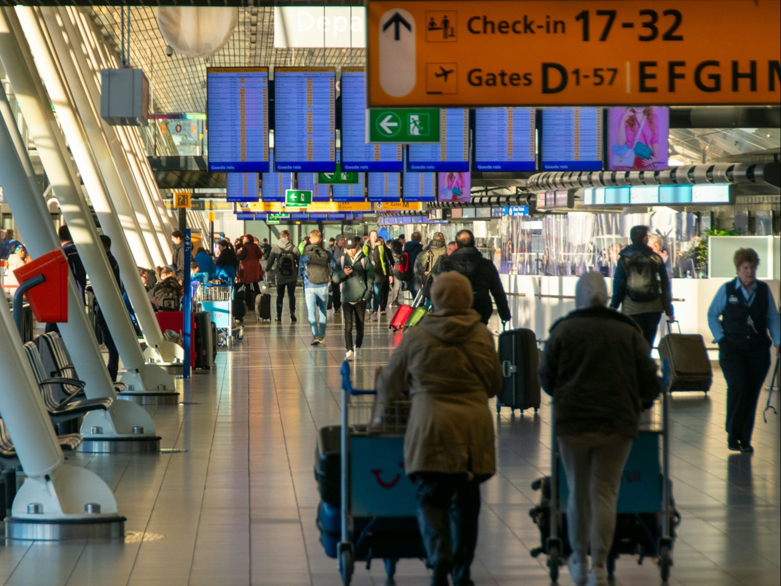 Schiphol luchthaven vertrekhal unsplash
