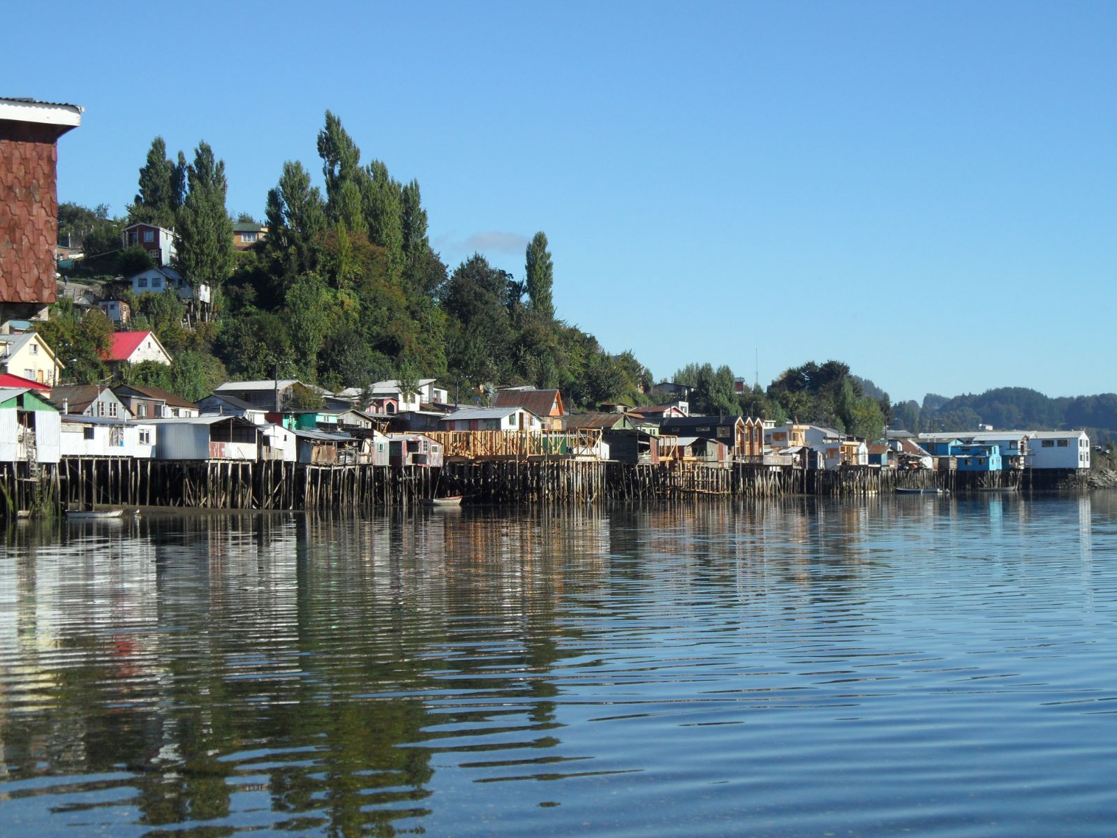rondreis chili hoogtepunt chiloe paisaje haven met boten 2