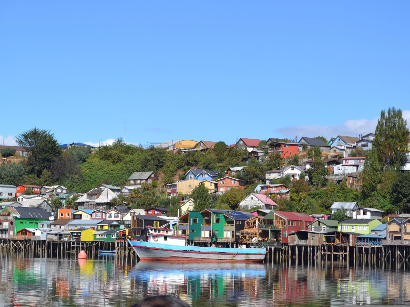 rondreis chili hoogtepunt chiloe paisaje haven met boten 3