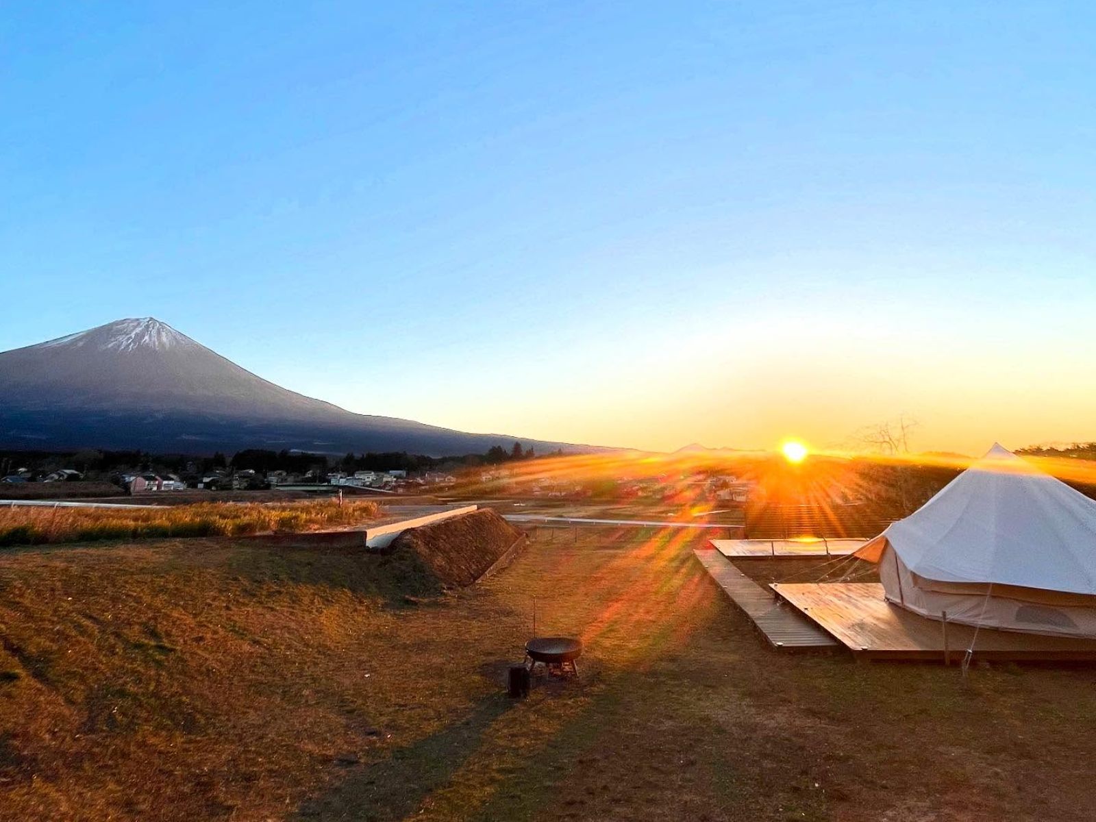 rondreis japan, fujinomiya, mount fuiji satoyama vacation glamping, tenten met mt fuji uitzicht 1