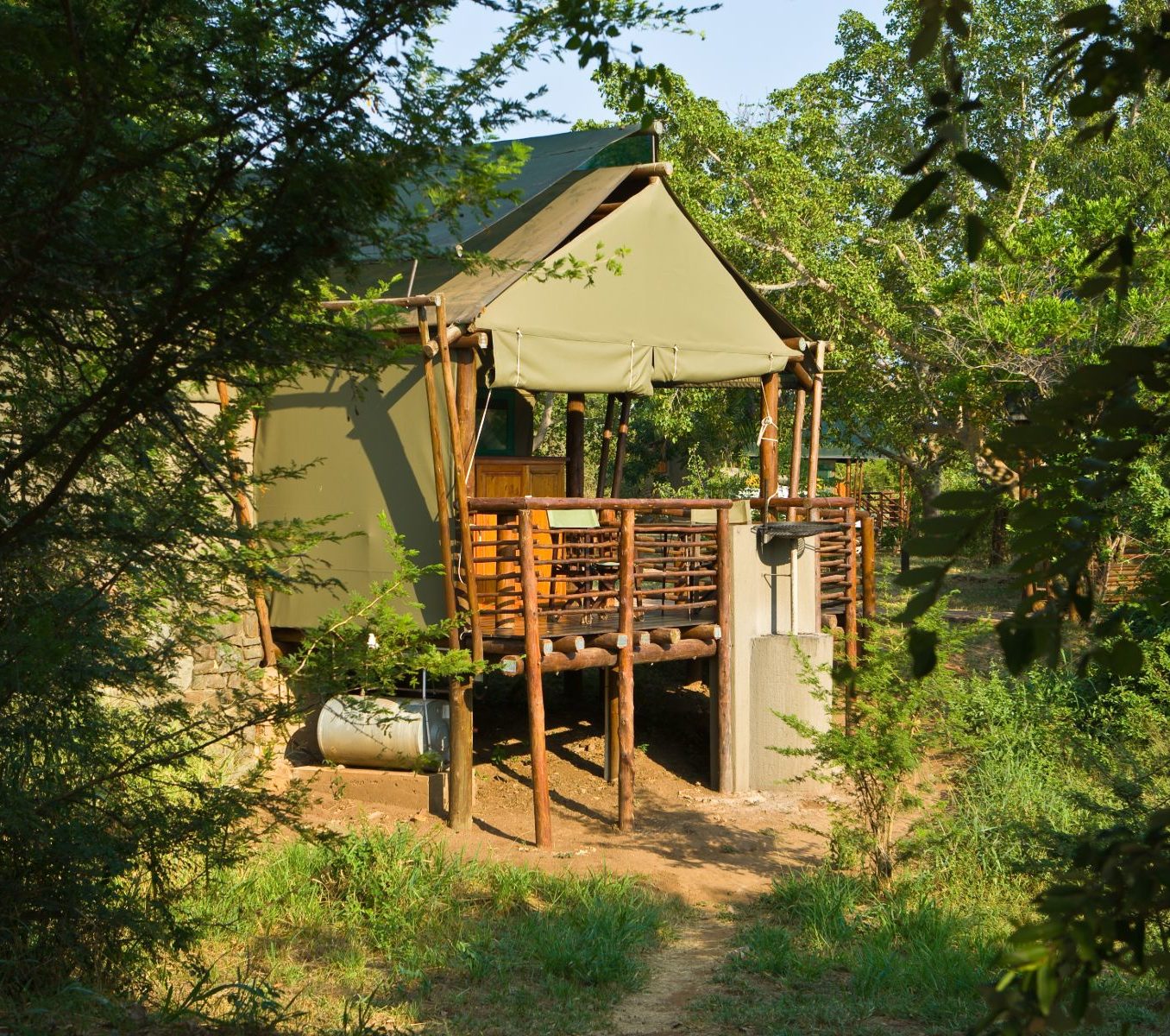 rondreis zuid afrika, kruger park, lower sabie rest camp, buitenaanzicht lodge