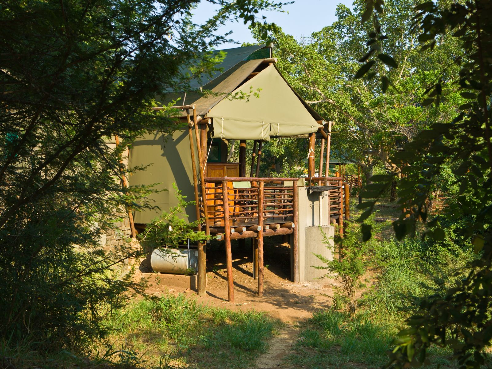 rondreis zuid afrika, kruger park, lower sabie rest camp, buitenaanzicht lodge