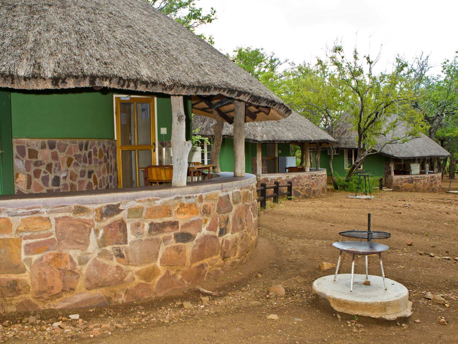 rondreis zuid afrika, kruger park, olifants rest camp 4rondreis zuid afrika, kruger park, olifants rest camp, buitenaanzicht huisjes