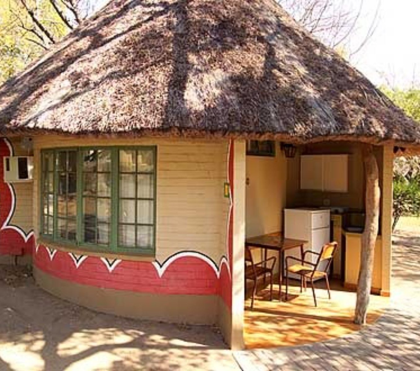 rondreis zuid afrika, kruger park skukuza rest camp, buitenaanzicht lodge