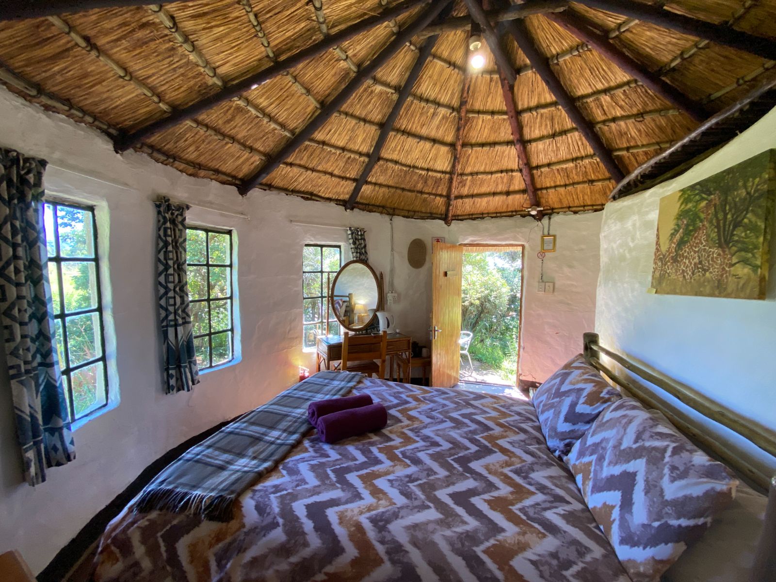 rondreis zuid afrika lodge en bb overnachting lodge binnenaanzicht met bed