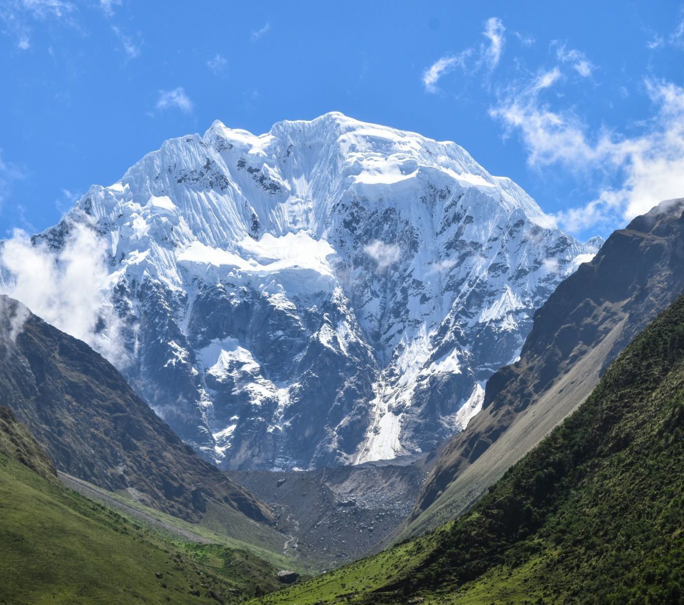 Rondreis-Peru-Machu-Picchu-Salkantay-trekking-gebergte-aspect-ratio-565-500