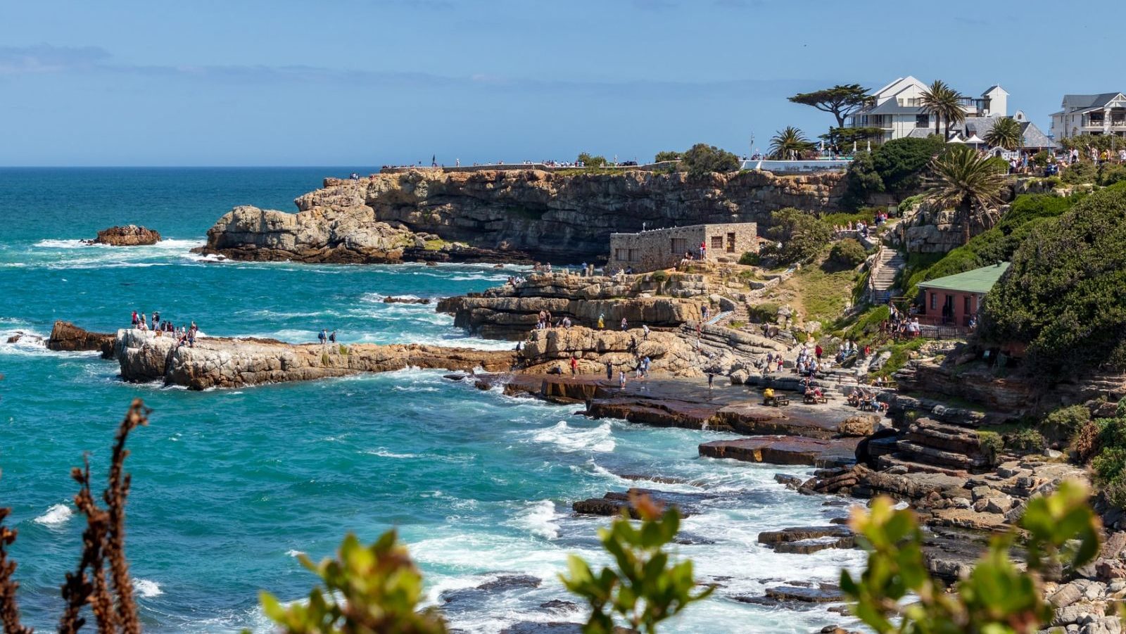 Rondreis Zuid-Afrika, Hermanus, Klif met huizen