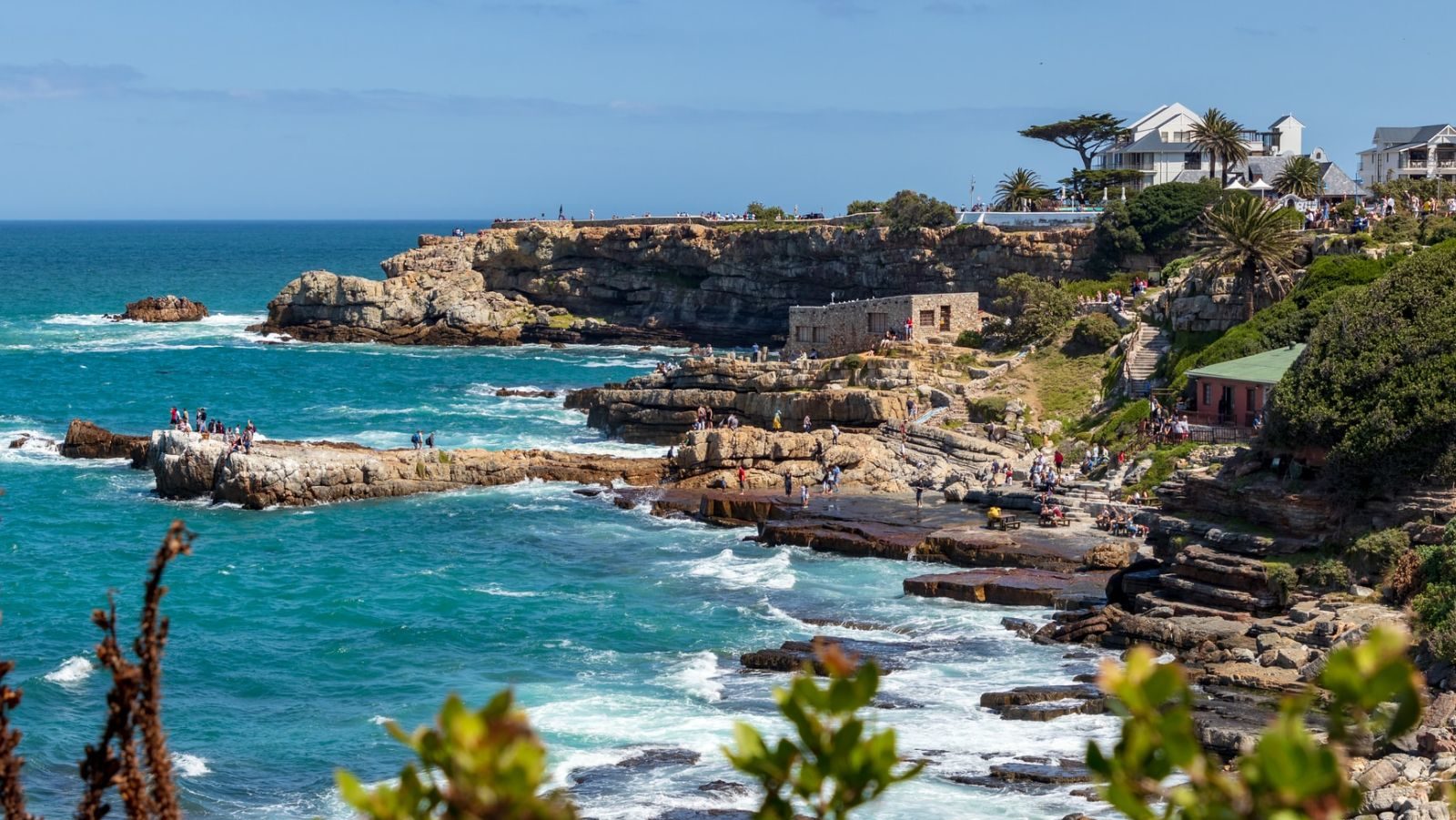 Rondreis Zuid-Afrika, Hermanus, Klif met huizen