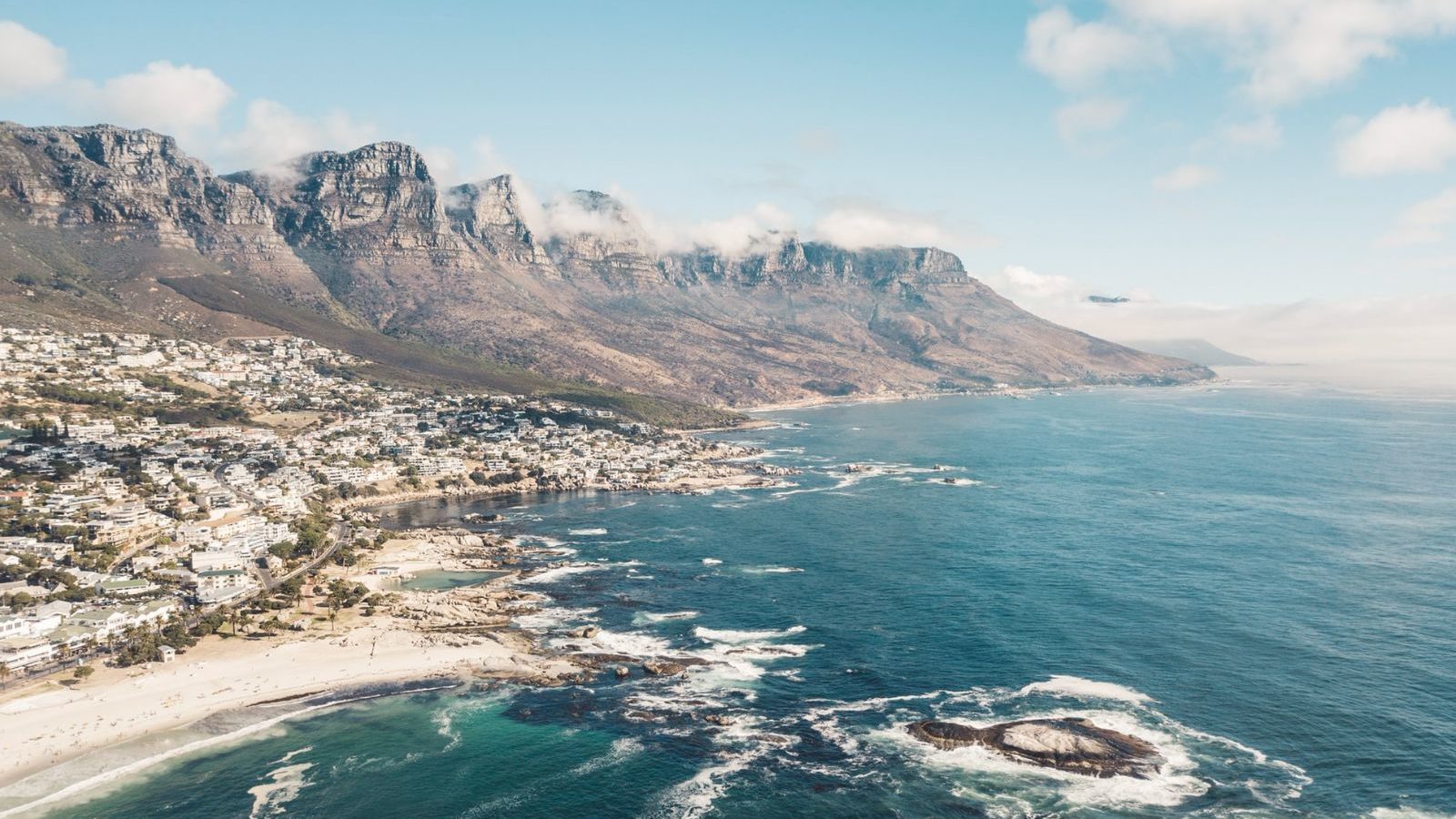 Rondreis Zuid- Afrika, Kaapstad, stad, strand, zee en bergen bovenzicht