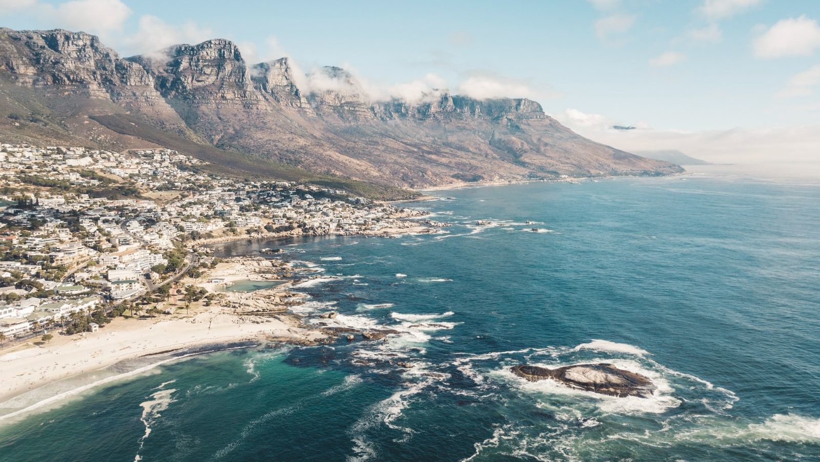 Rondreis Zuid- Afrika, Kaapstad, stad, strand, zee en bergen bovenzicht