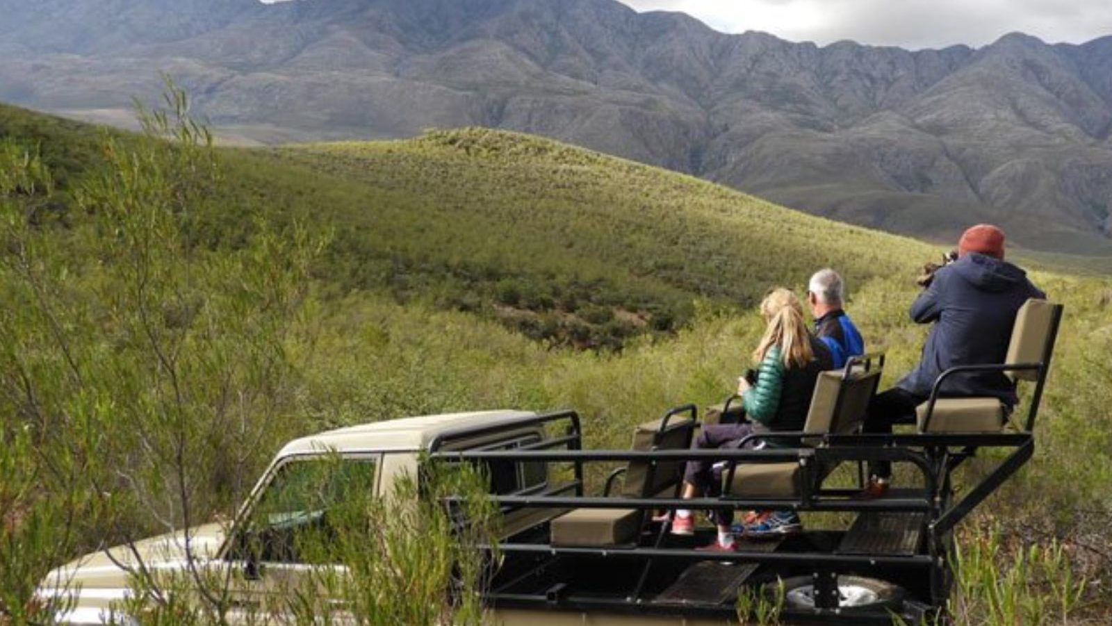 Rondreis Zuid-Afrika, Oudtshoorn, groep mensen op safari