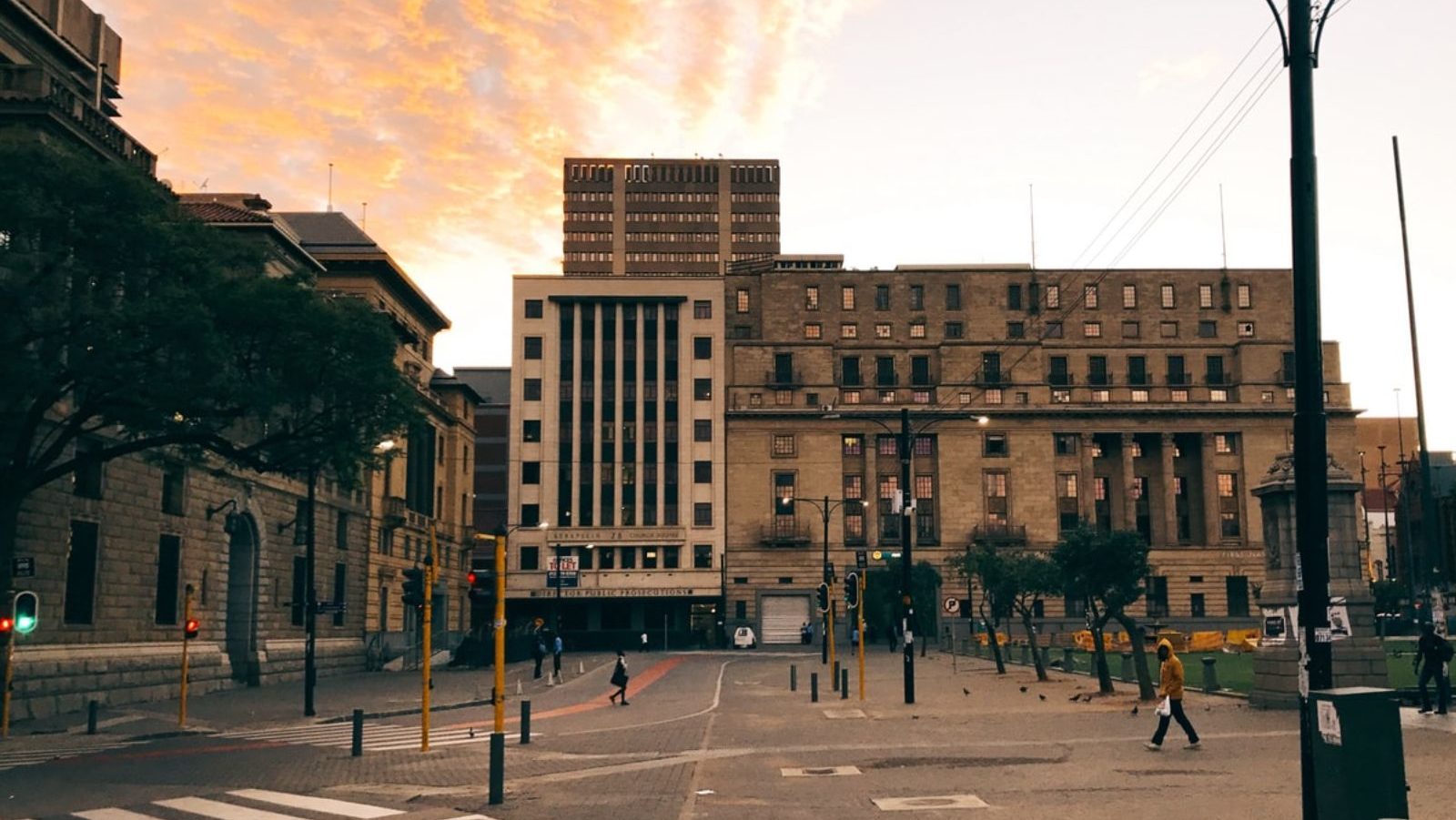 Rondreis-Zuid-Afrika-Pretoria-plein-met-zonsondergang