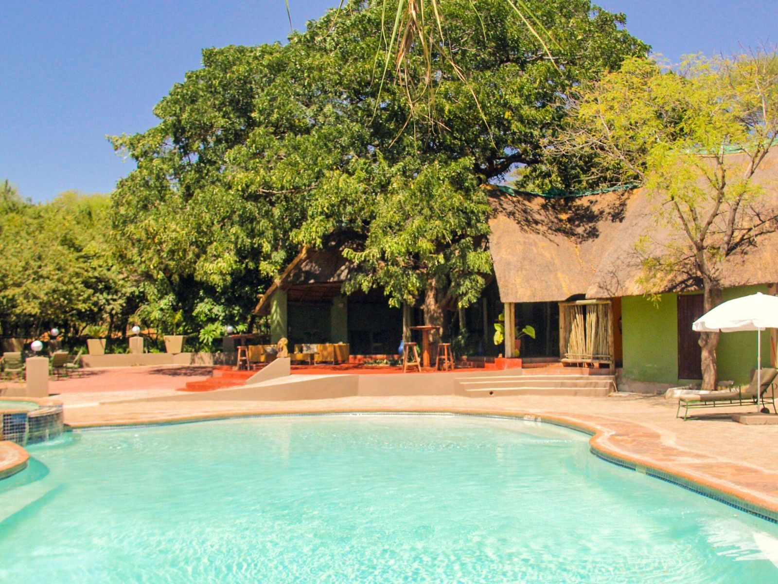 rondreis botwswana, kasane, kwalape safari lodge zwembad