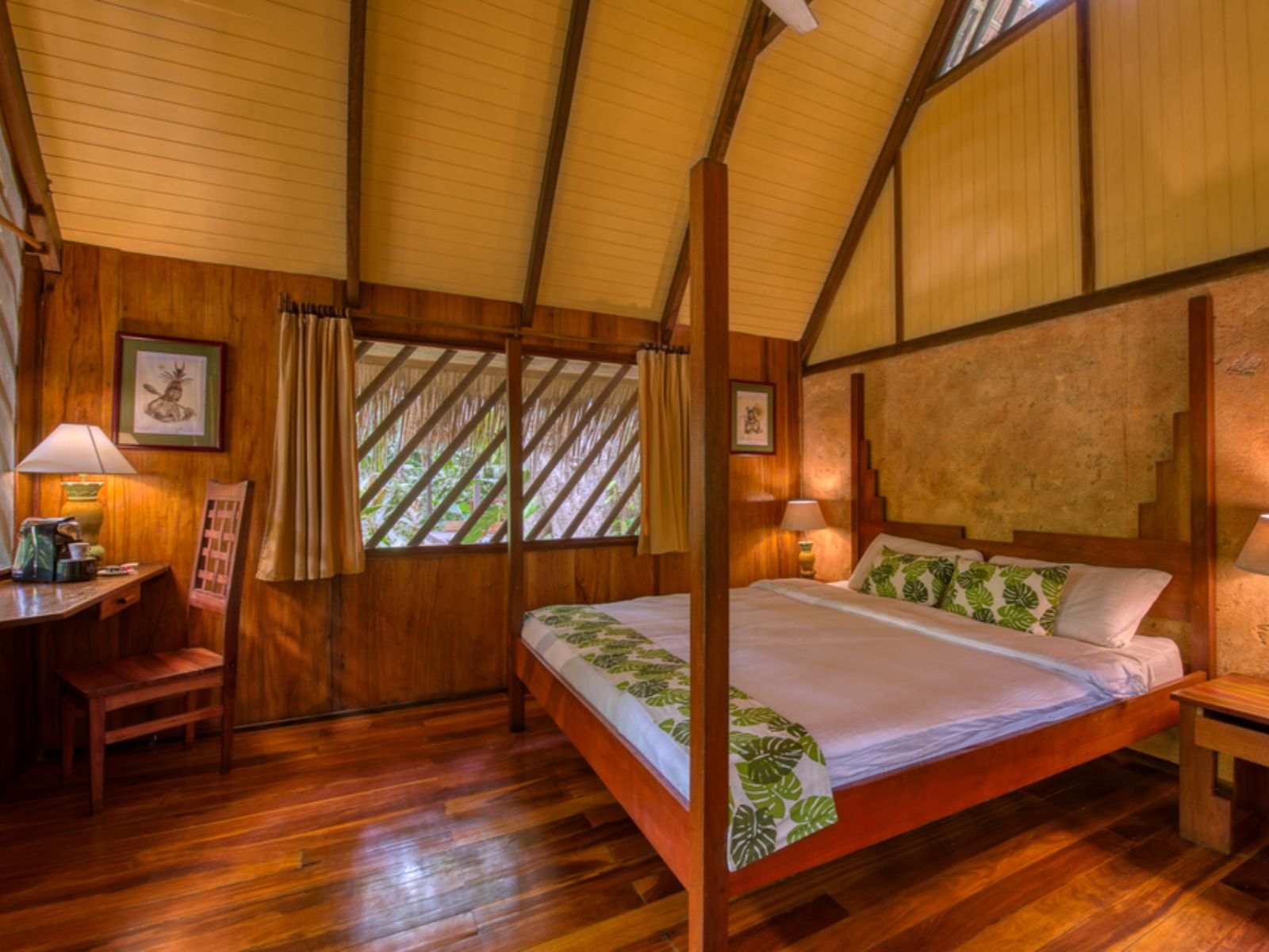 rondreis costa rica, punta cocles, shawandha ecolodge tipi kamer met bed