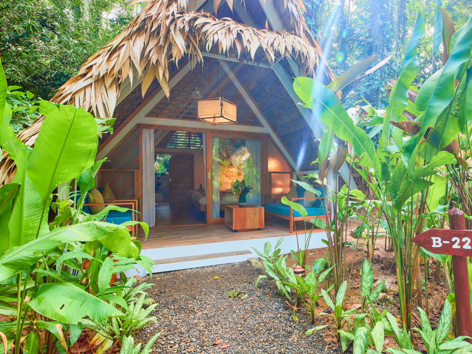 rondreis costa rica, punta cocles, shawandha ecolodge tipi buitenaanzicht