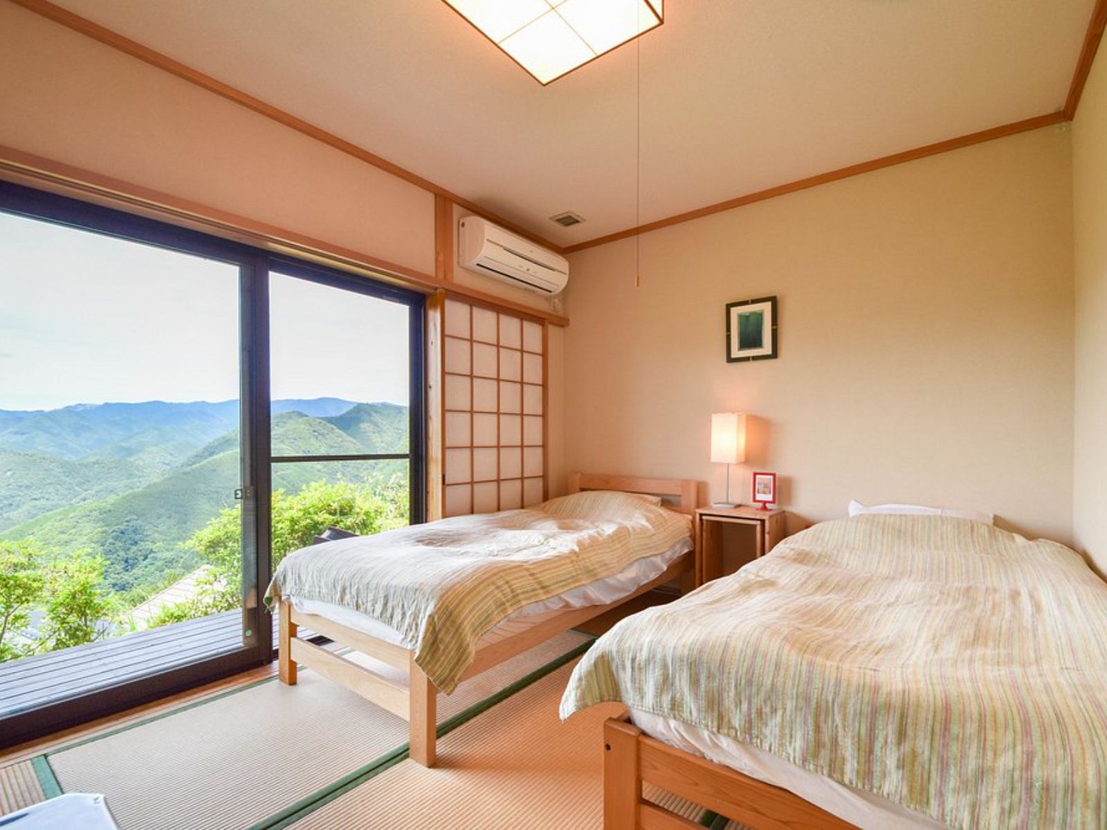 Rondreis Japan, Takahara, Kiri-No-Sato lodge, kamer met twin bedden