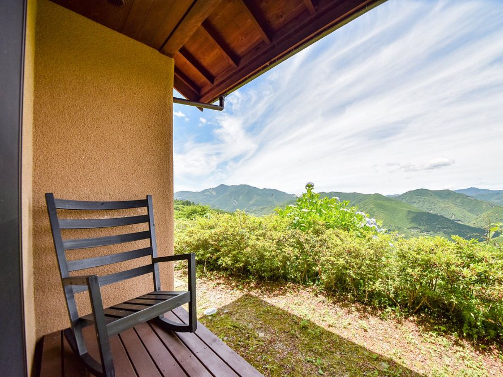 Rondreis Japan, Takahara, Kiri-No-Sato lodge, balkon