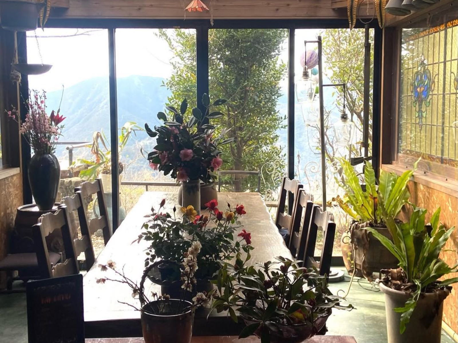 Rondreis Japan, Takahara, Kiri-No-Sato lodge, eetruimte met uitzicht